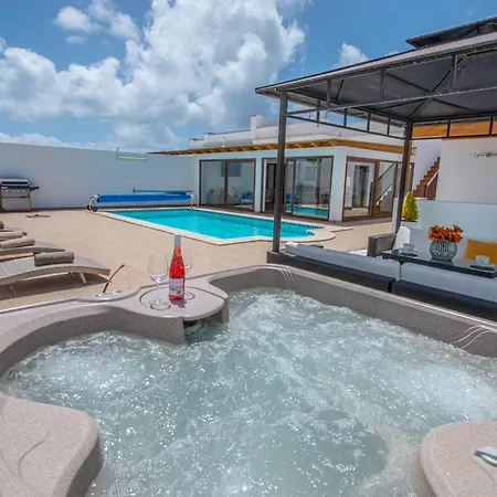 Bonilla Con Piscina Climatizada Y Jacuzzi 度假居