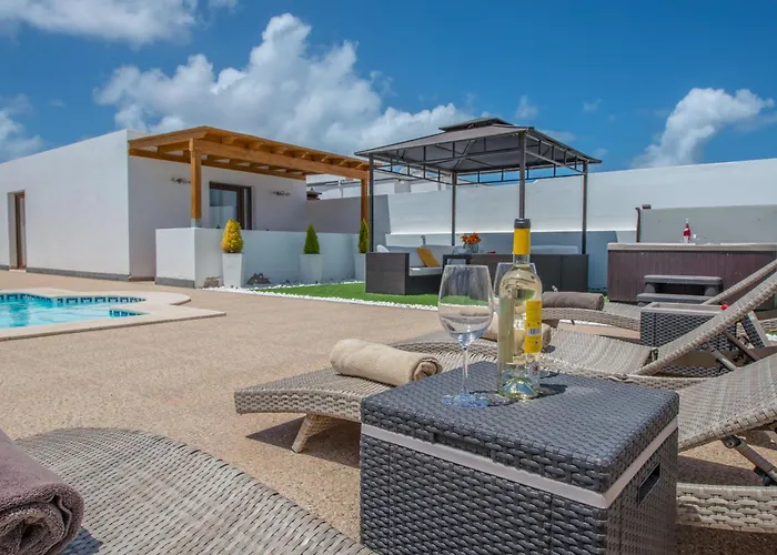 Bonilla Con Piscina Climatizada Y Jacuzzi Playa Blanca